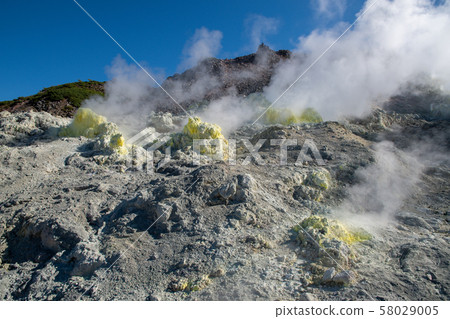 秋天的北海道東部,尾羽飛揚的飯山山(Atosanupuri)(北海道,弟子屈) 秋天的北海道東部,尾羽飛揚的飯山山(Atosanupuri)(北海道,弟子屈) 58029005