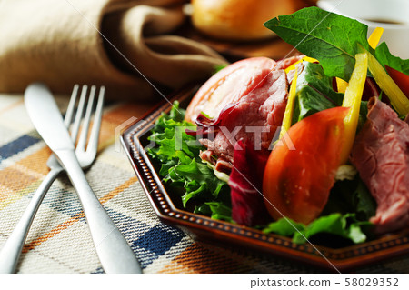 Roast beef salad 58029352