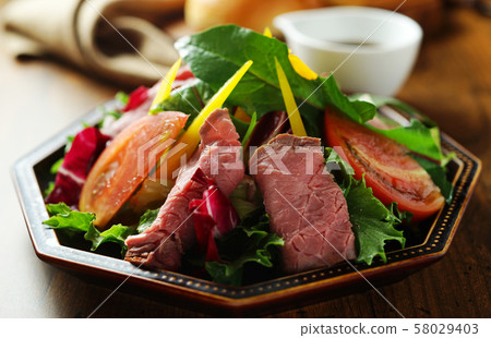 Roast beef salad 58029403