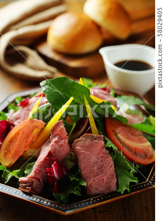 Roast beef salad 58029405