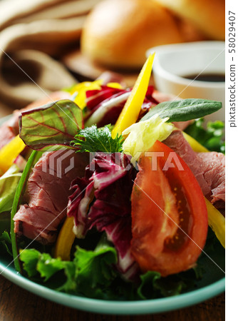 烤牛肉沙拉 烤牛肉沙拉 58029407
