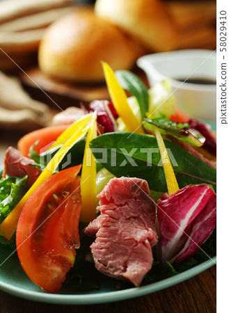 烤牛肉沙拉 烤牛肉沙拉 58029410