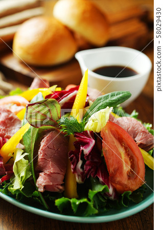 烤牛肉沙拉 58029430