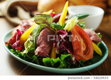 烤牛肉沙拉 58029433