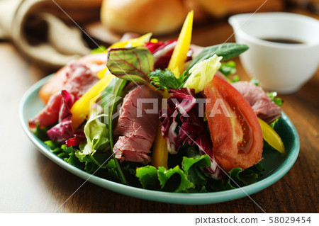 Roast beef salad 58029454