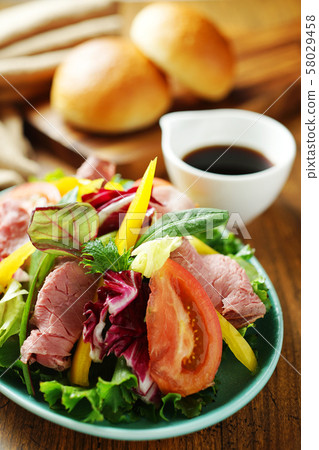 Roast beef salad 58029458