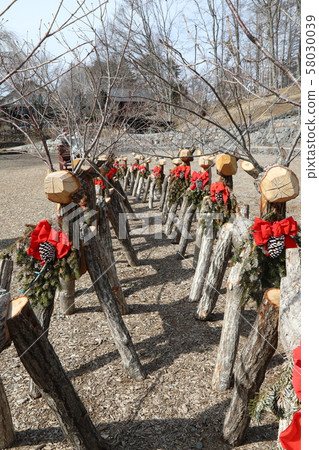 Wood reindeer 58030039