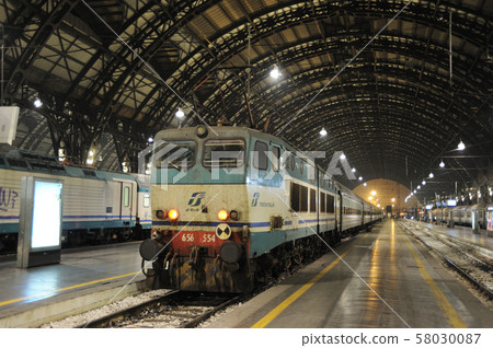 Milan Central Station 58030087
