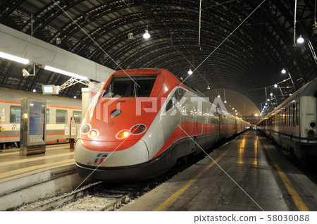 Fletcherossa at Milan Central Station 58030088