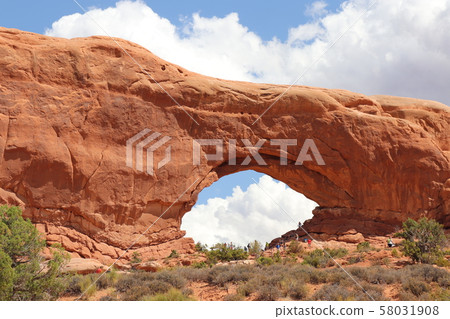 拱門國家公園窗口部分猶他美國 拱門國家公園窗口部分猶他美國 58031908