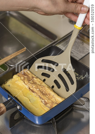 [Making eggs] 58032059