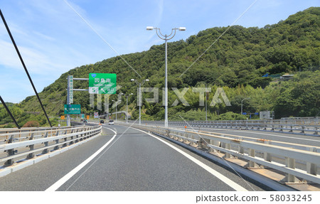 瀨戶內島廣海海道上行線,稻之島南口出口 瀨戶內島廣海海道上行線,稻之島南口出口 58033245