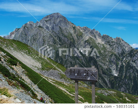 Signs from Kendake and Sword Gozen hut in summer to Kenzanso 58035101