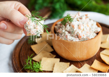 Smoked salmon and cream cheese dip with crackers 58039868