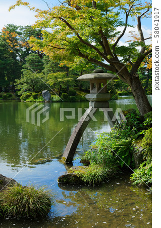 Kenrokuen Landscape that shines on the lanterns and Tsugaike Pond 58041917