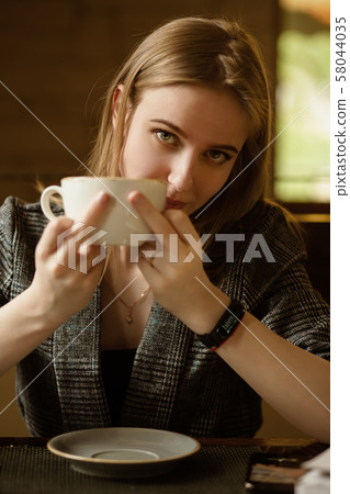 shows fuck gesture shows fuck gesture 58044035