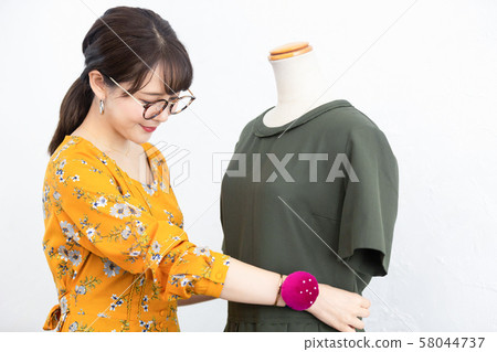 Fashion designer female 58044737