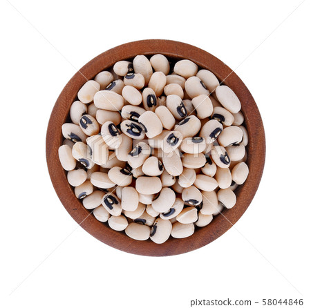 blackeye peas in bowl on white background 58044846