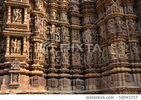 印度卡修拉荷，世界遺產卡修拉荷寺廟，美麗的雕塑建築 58045337