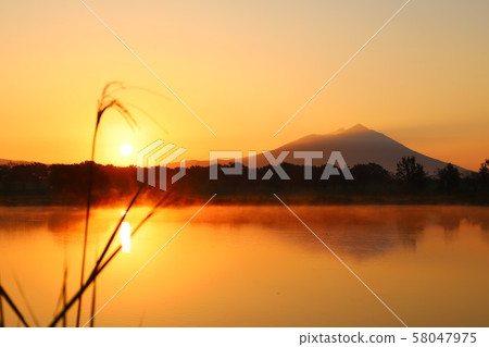 Mount Tsukuba shining in the morning sun 58047975