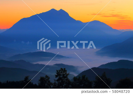 夕照的由布院 58048720