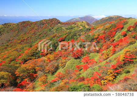 Renowned mountain range in autumn Renowned mountain range in autumn 58048738