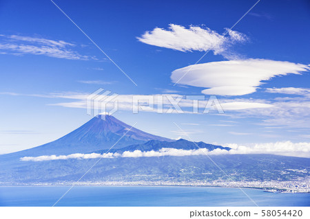 （靜岡縣）令人耳目一新的富士山，從辰山高原上看到的懸雲 58054420
