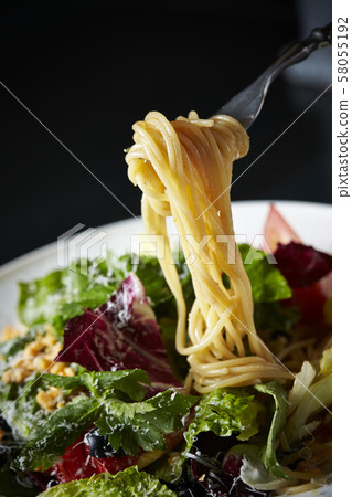 沙拉意大利面 58055192