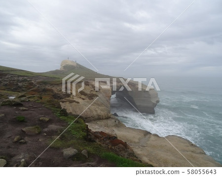 Tunnel beach Tunnel beach 58055643