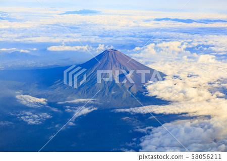 富士山和夏天的雲海 58056211
