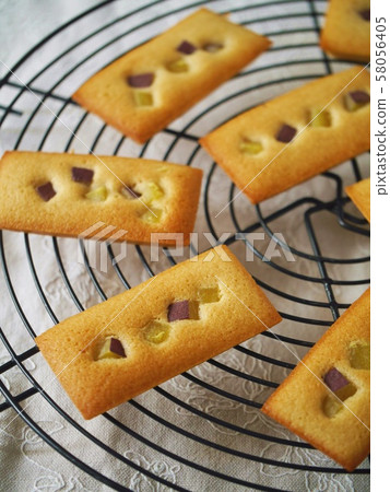 Sweet potato financier baked (vertical position) 58056405