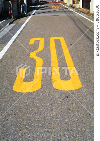 城市道路風光與道路標記 城市道路風光與道路標記 58061030