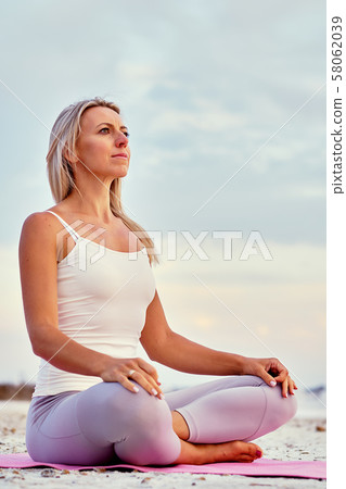 Woman do meditation outdoors 58062039