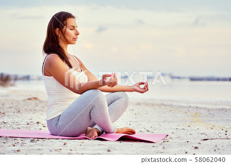 Woman do meditation outdoors 58062040