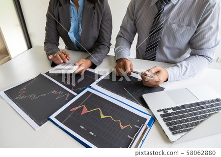 A team of business executives are planning consultations about business investments related to shares. By analyzing and calculating the stock market to find marketing profits A team of business executives are planning consultations about business investments related to shares. By analyzing and calculating the stock market to find marketing profits 58062880