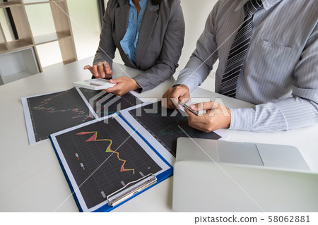 A team of business executives are planning consultations about business investments related to shares. By analyzing and calculating the stock market to find marketing profits A team of business executives are planning consultations about business investments related to shares. By analyzing and calculating the stock market to find marketing profits 58062881