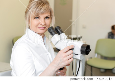 Portrait of a smiling female blond doctor 58069018