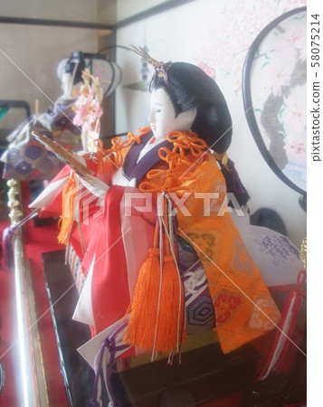 一個娃娃 一個娃娃 58075214