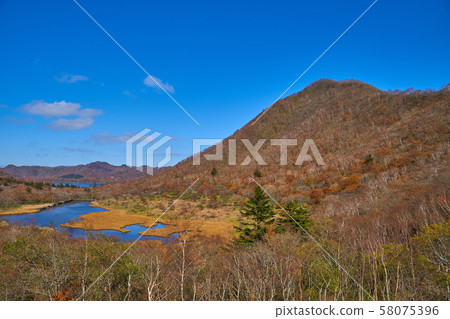 秋季從赤城公園（鳥居Pass口）眺望的en滿園和小岳 58075396