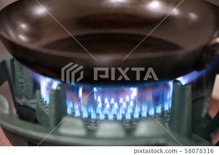 商用燃氣灶/電磁爐_煎鍋，炒鍋，煤氣，火焰，新煤氣管 58078316