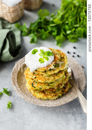 Zucchini fritters with yogurt sauce 58078788
