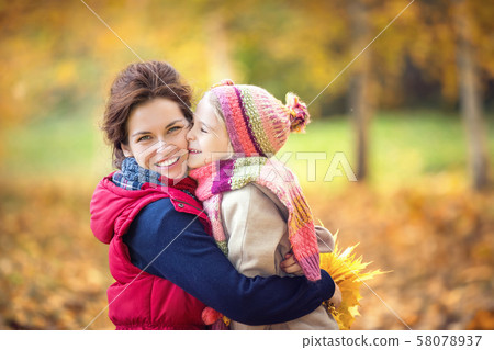 Mother and daughter in the autumn park 58078937