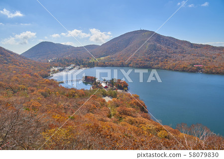 秋色的赤城從黑磯山中間到大沼，赤城神社和地藏岳 58079830