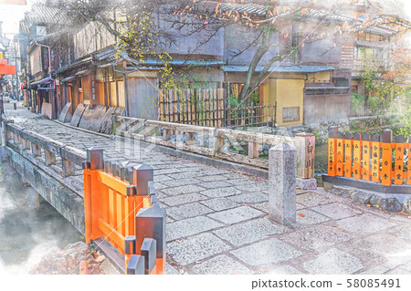 Japan's Autumn Kyoto Gion Kashiwabashi and traditional buildings Japan's Autumn Kyoto Gion Kashiwabashi and traditional buildings 58085491