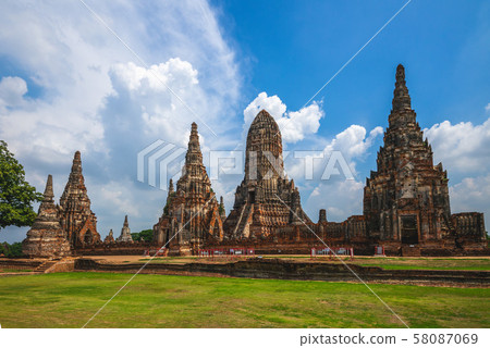 Wat Chaiwatthanaram at ayutthaya, thailand Wat Chaiwatthanaram at ayutthaya, thailand 58087069