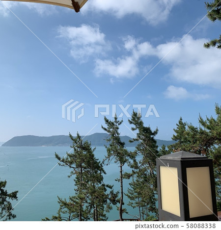 Sea 58088338