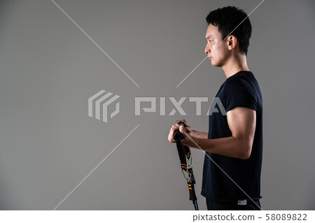 Sportsman doing tube training 58089822