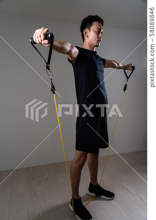 Sportsman doing tube training 58089846