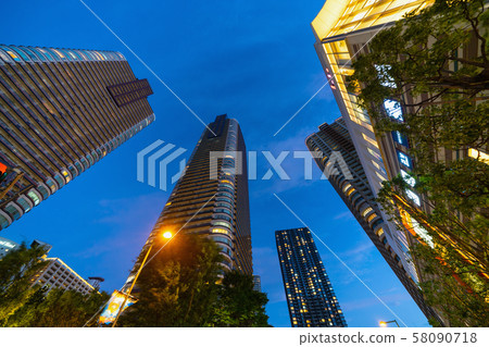 日本川崎市武藏小杉站前塔樓的景色（夜景） 58090718
