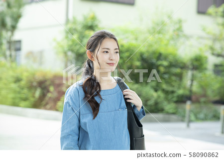 Pregnant woman prematurely maternity walk woman commute Pregnant woman prematurely maternity walk woman commute 58090862